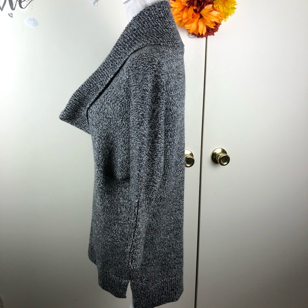 EXPRESS DEEP COWL NECK MERINO WOOL BLEND 3/4 SLEEVE SWEATER SZ MED GRY/WHT - Picture 3 of 8
